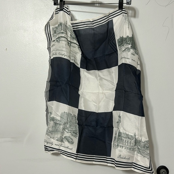 Vintage Scarf with Stockholm Landmarks Designed by Thirkell of Old Bond Street - Picture 2 of 9